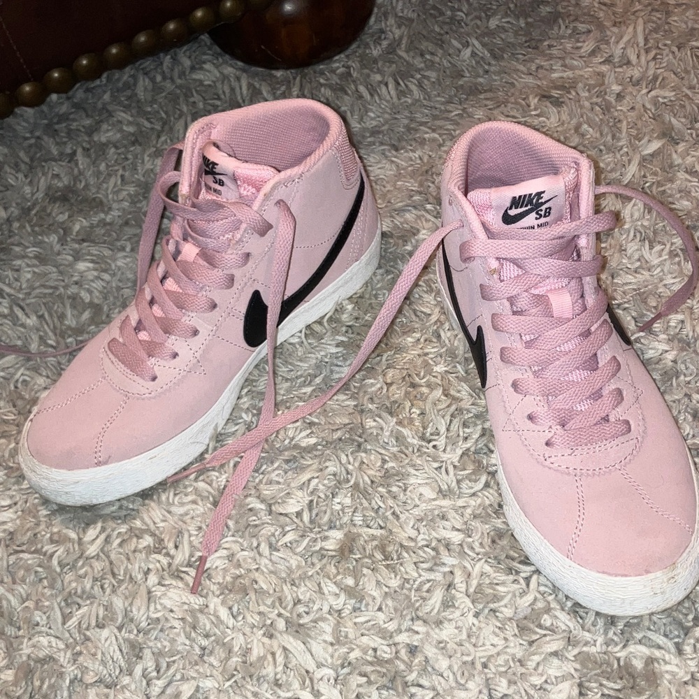 NIKE BRUIN SB HIGH TOP MEDIUM SOFT PINK DR0126-600 Women's Size 7.5